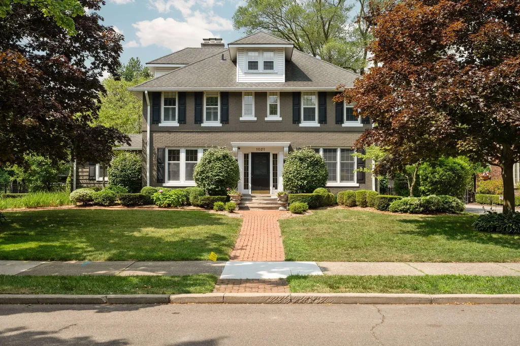 1021 Kensington Avenue Grosse Pointe Park City MI 48230