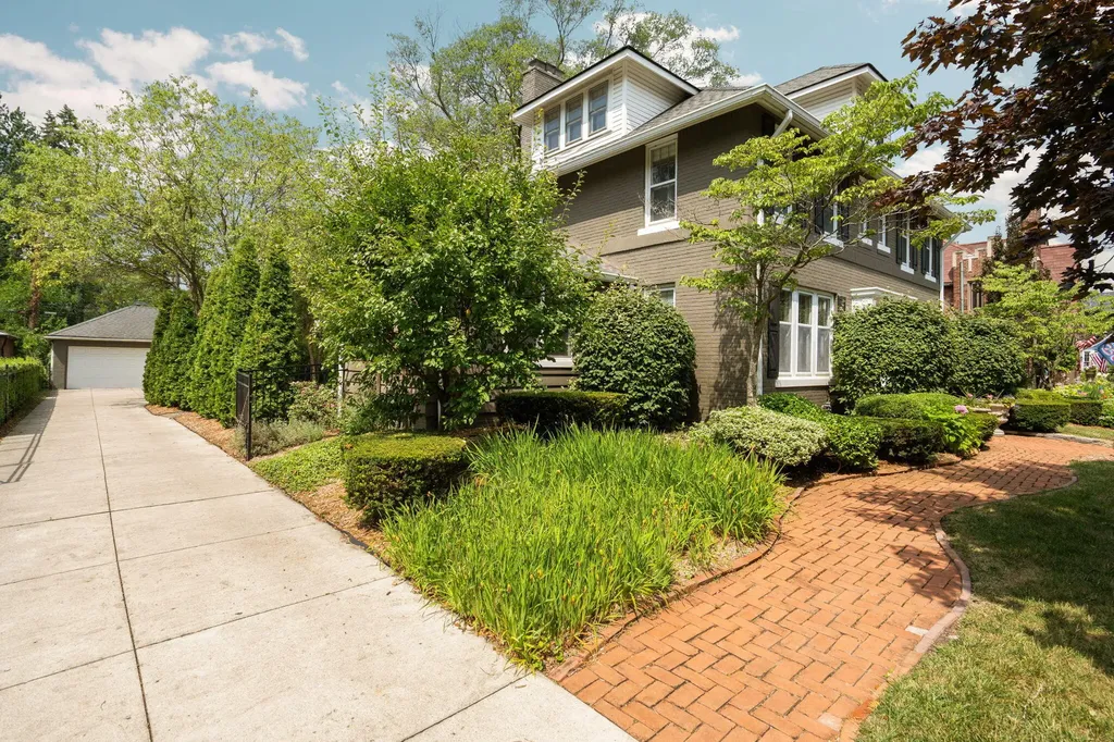 1021 Kensington Avenue Grosse Pointe Park City MI 48230