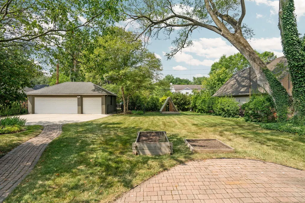 1021 Kensington Avenue Grosse Pointe Park City MI 48230