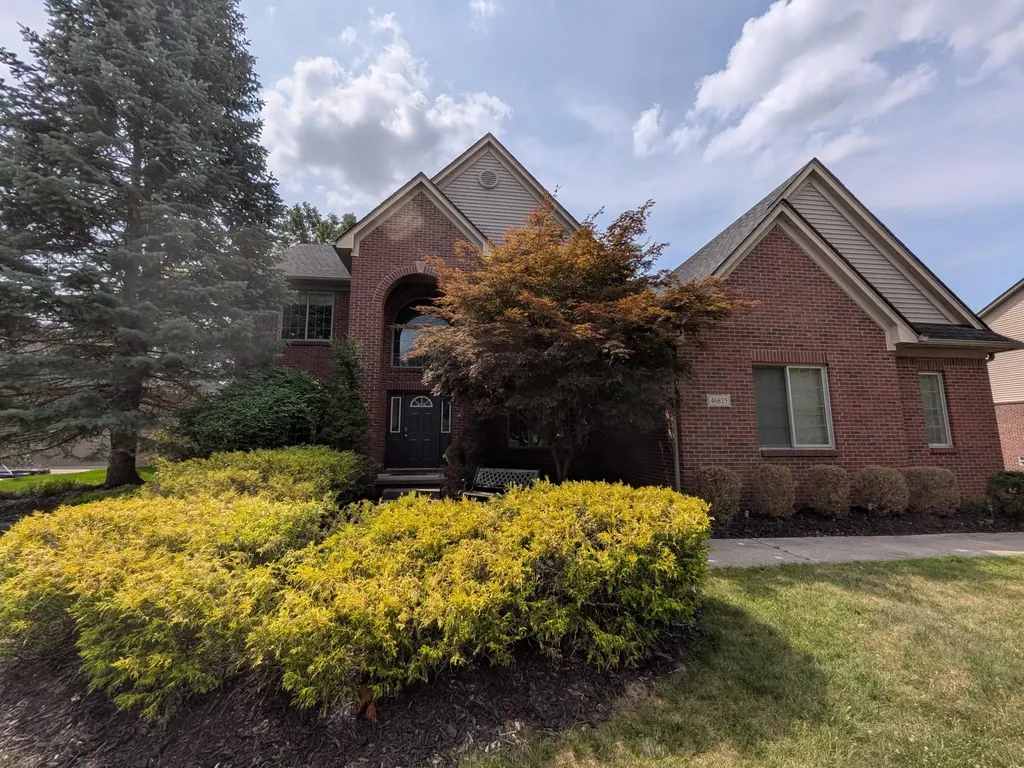 46815 Grand Oak Court Canton Charter Township MI 48187