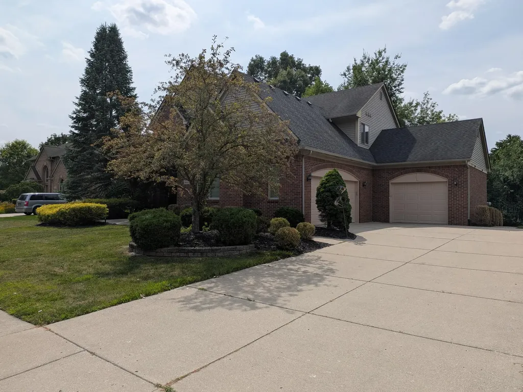 46815 Grand Oak Court Canton Charter Township MI 48187