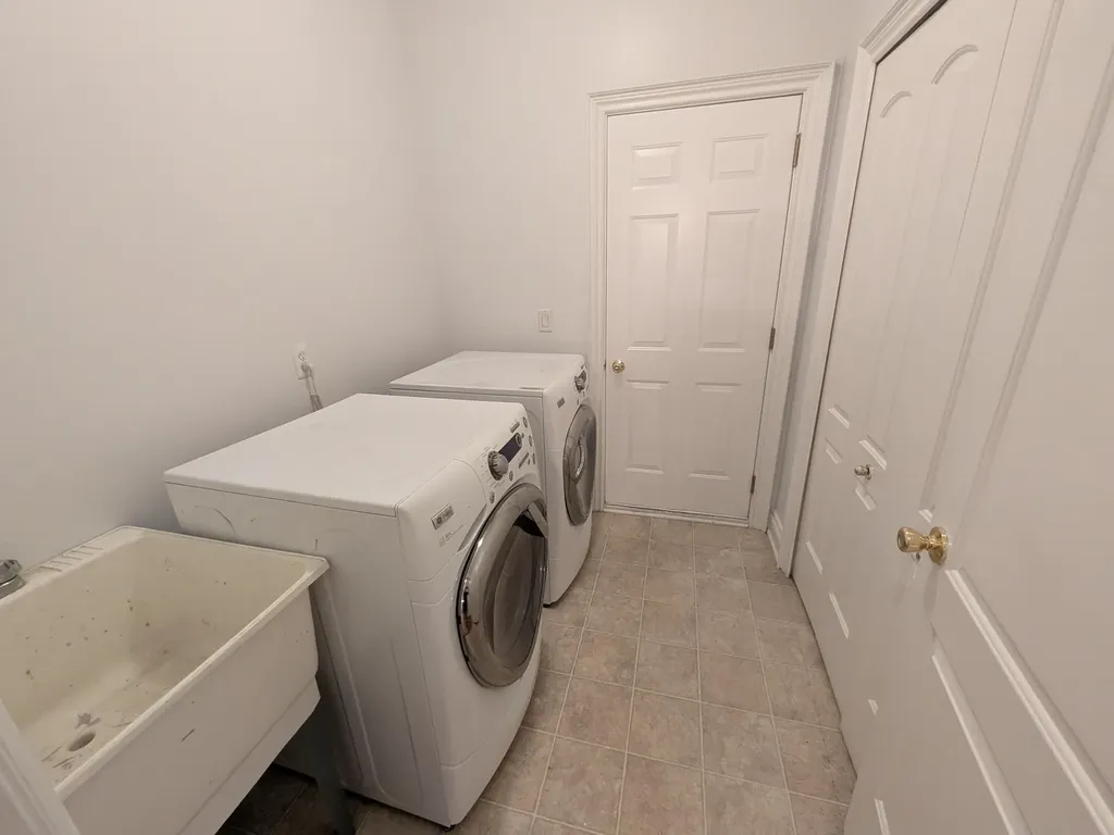 46815 Grand Oak Court Canton Charter Township MI 48187
