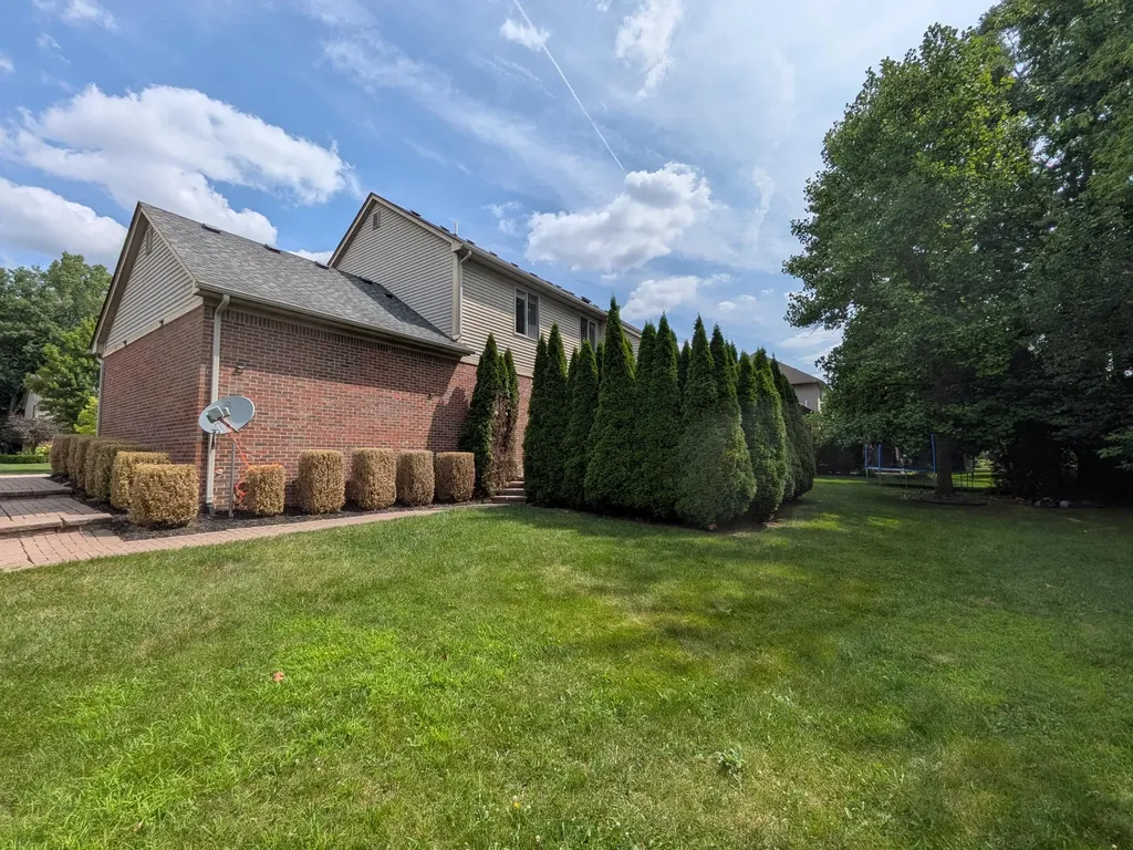 46815 Grand Oak Court Canton Charter Township MI 48187