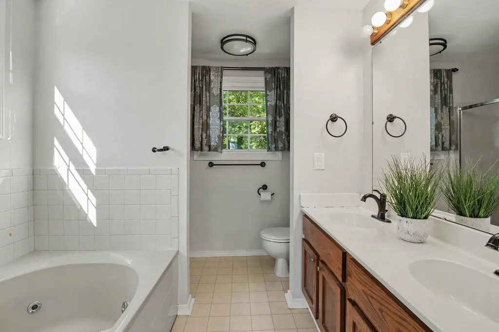 3572 Whispering Oaks Drive Pittsfield Charter Township MI 48108