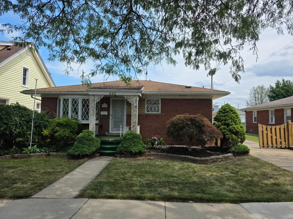 695 9th Street Wyandotte City MI 48192