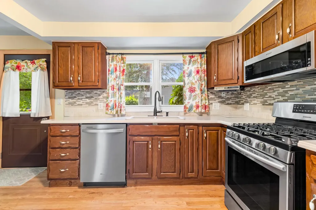 21545 Highview Street Clinton Charter Township MI 48036