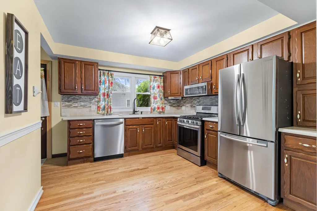 21545 Highview Street Clinton Charter Township MI 48036