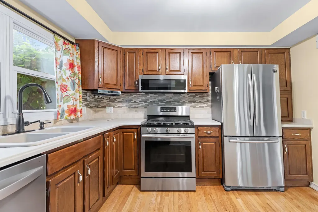 21545 Highview Street Clinton Charter Township MI 48036