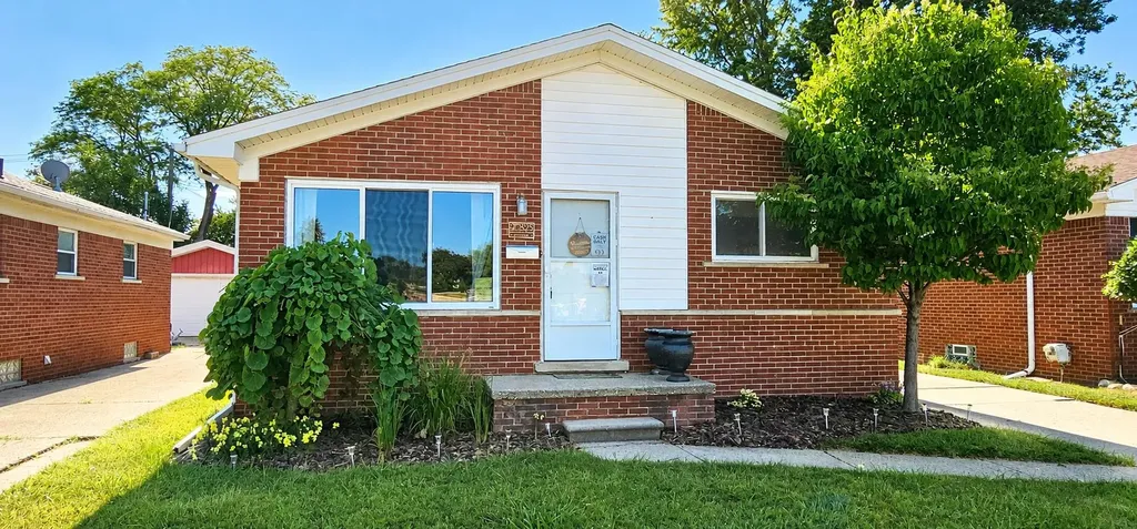 27825 Joan Street St. Clair Shores City MI 48081