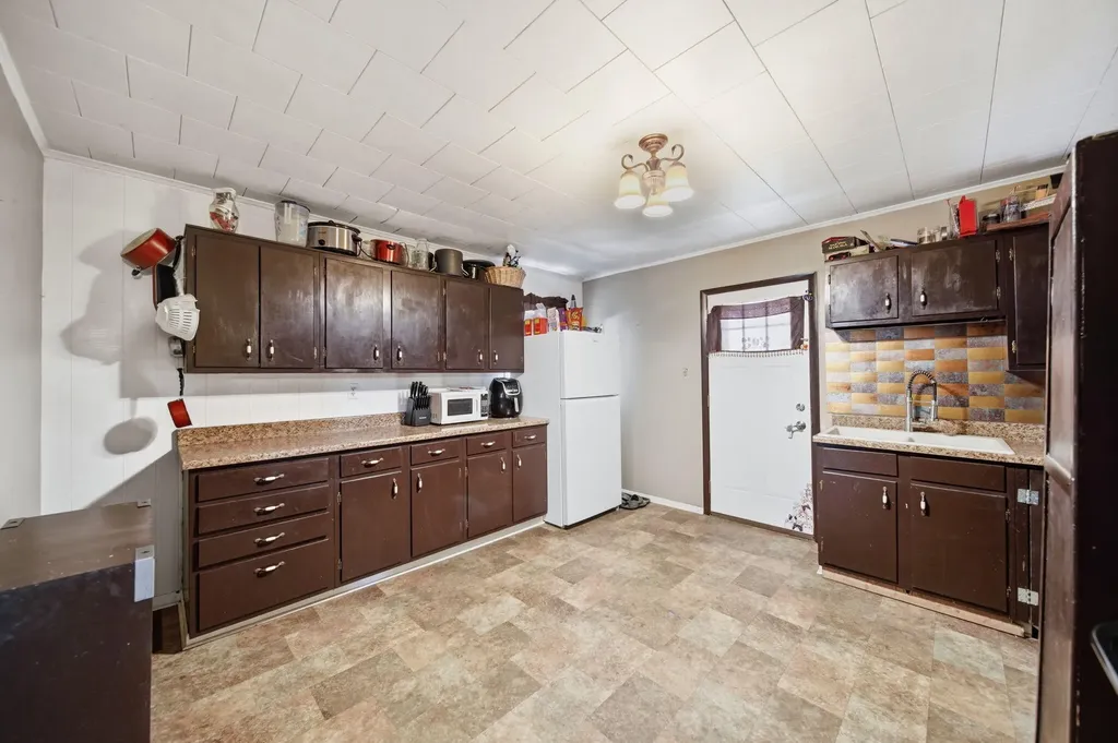 414 Division Street Adrian City MI 49221