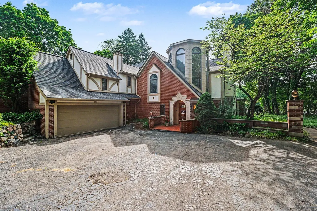 460 E Long Lake Road Bloomfield Hills City MI 48304