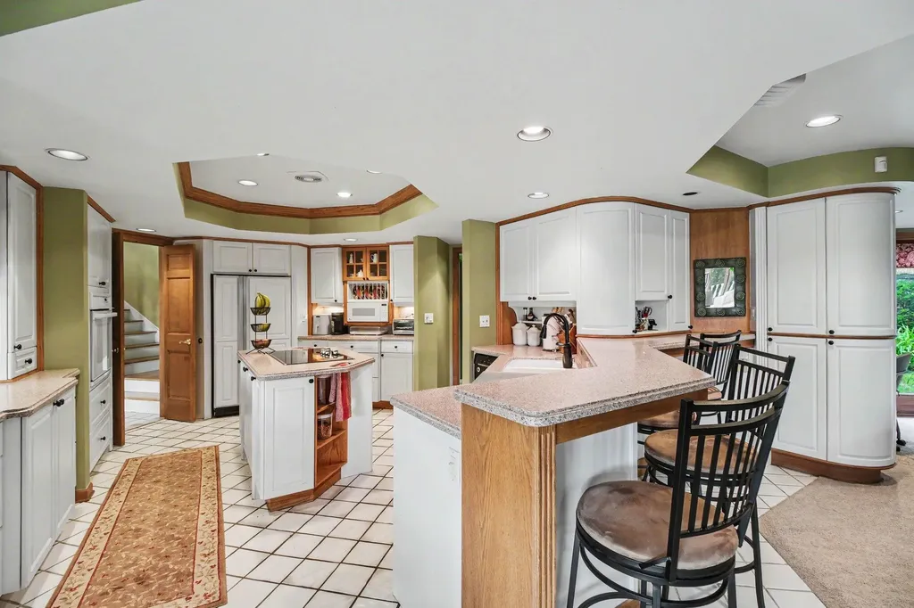 460 E Long Lake Road Bloomfield Hills City MI 48304