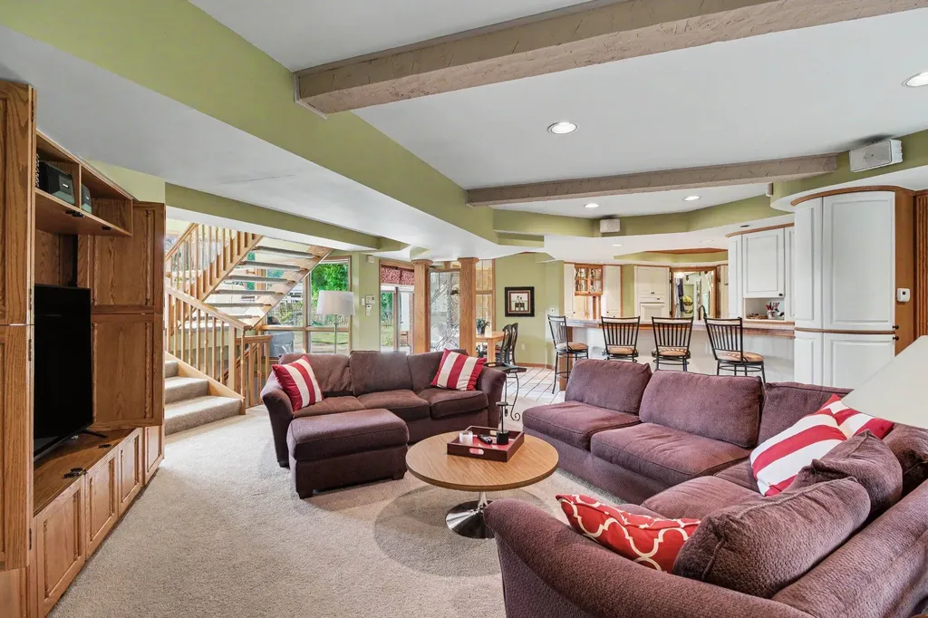 460 E Long Lake Road Bloomfield Hills City MI 48304