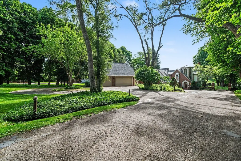 460 E Long Lake Road Bloomfield Hills City MI 48304