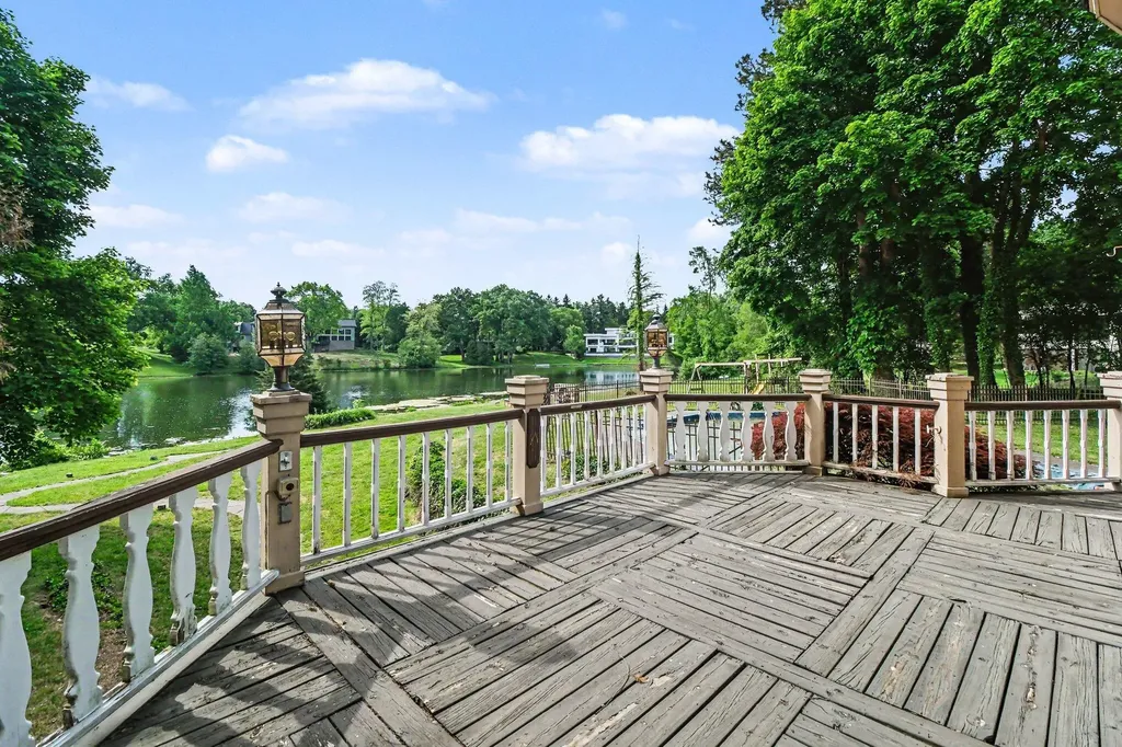 460 E Long Lake Road Bloomfield Hills City MI 48304