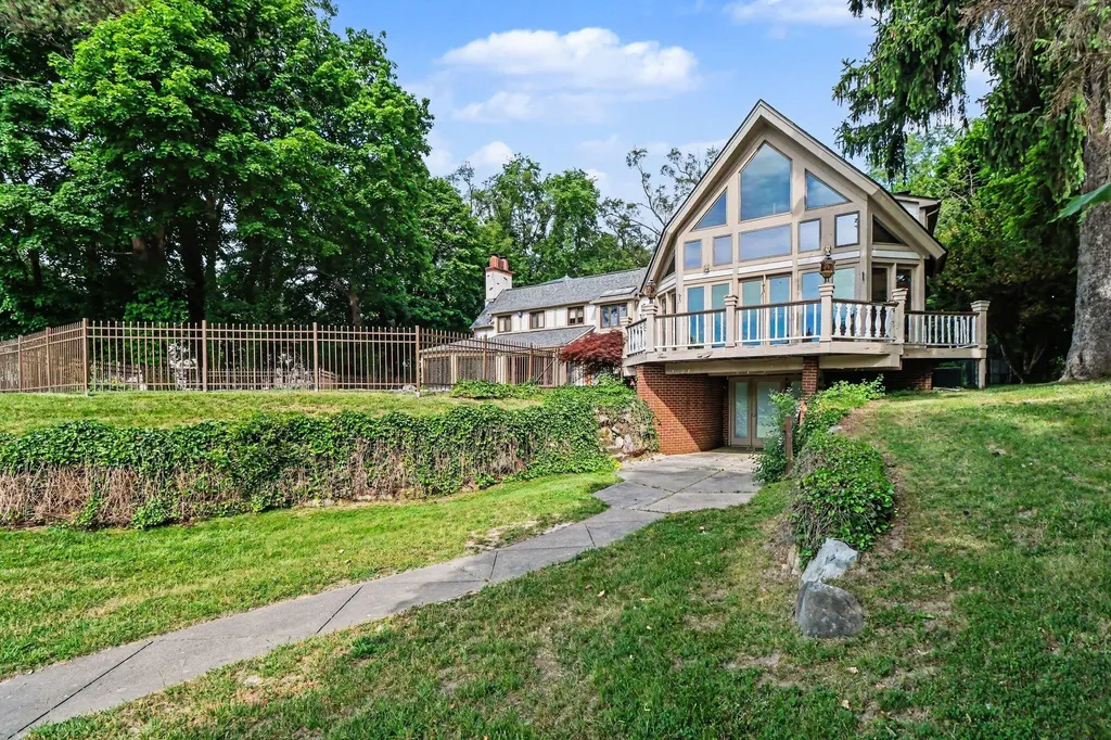460 E Long Lake Road Bloomfield Hills City MI 48304