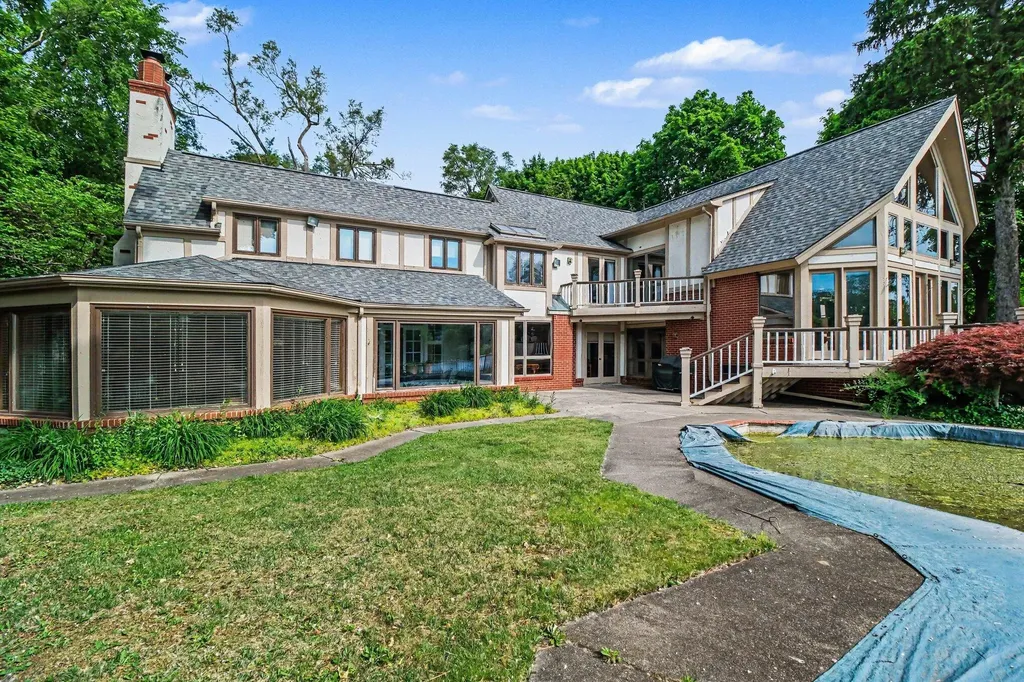460 E Long Lake Road Bloomfield Hills City MI 48304