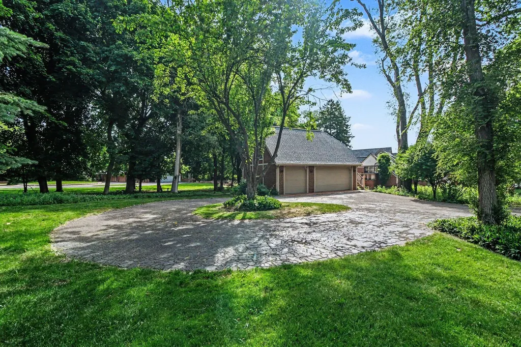 460 E Long Lake Road Bloomfield Hills City MI 48304