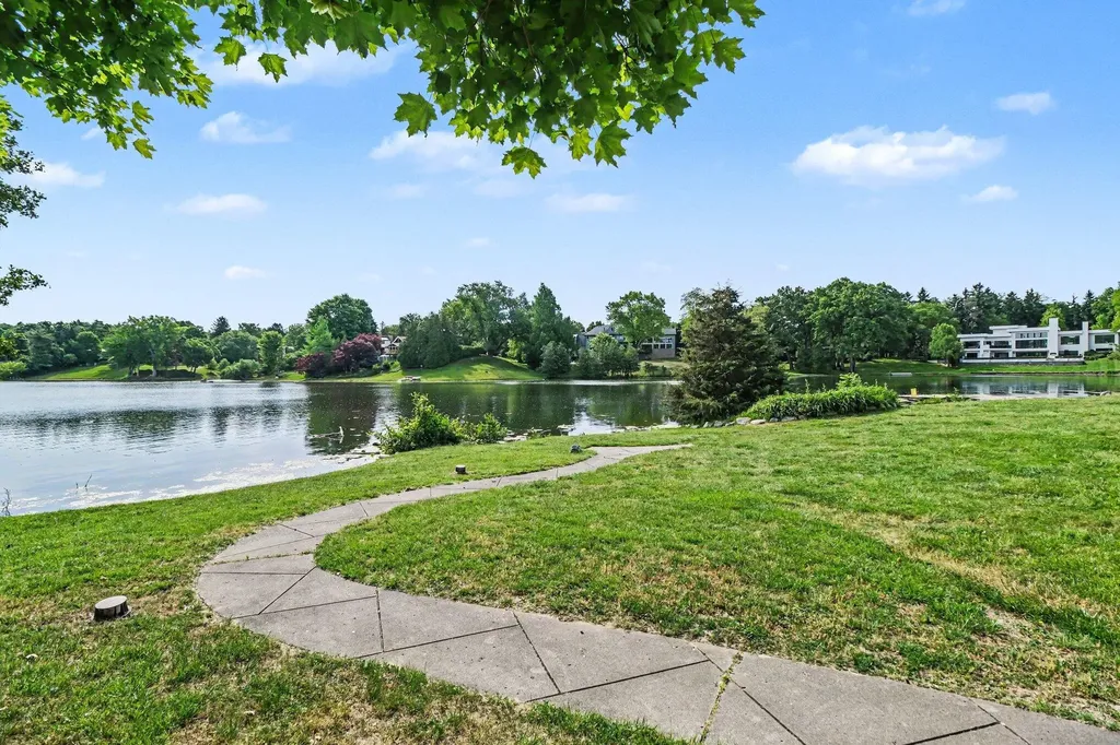 460 E Long Lake Road Bloomfield Hills City MI 48304