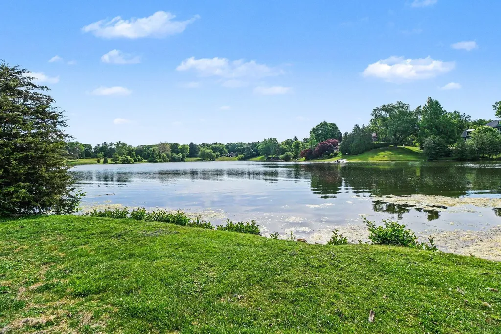 460 E Long Lake Road Bloomfield Hills City MI 48304