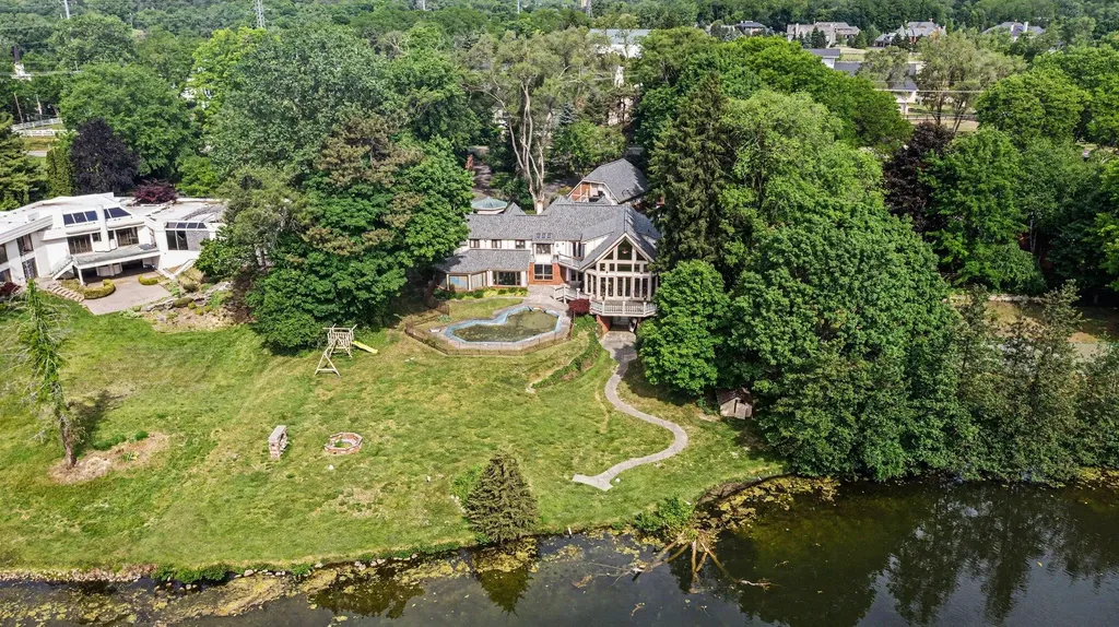 460 E Long Lake Road Bloomfield Hills City MI 48304