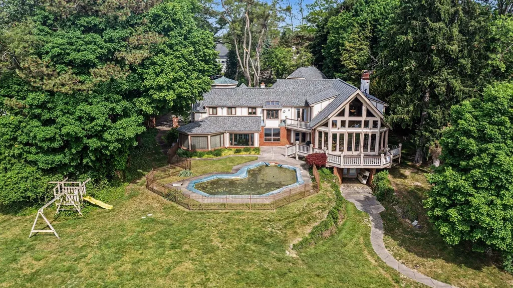 460 E Long Lake Road Bloomfield Hills City MI 48304