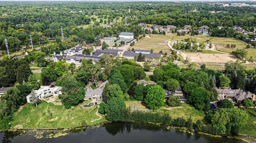 460 E Long Lake Road Bloomfield Hills City MI 48304