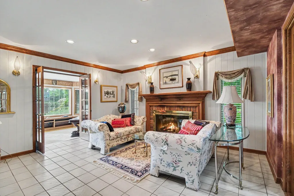 460 E Long Lake Road Bloomfield Hills City MI 48304