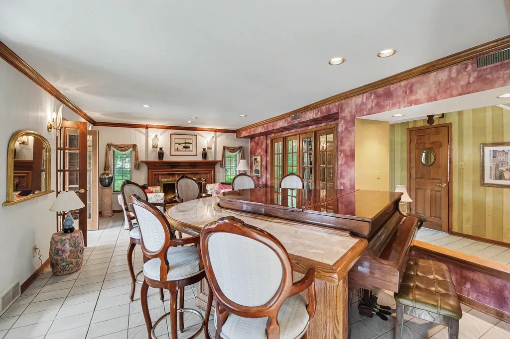 460 E Long Lake Road Bloomfield Hills City MI 48304