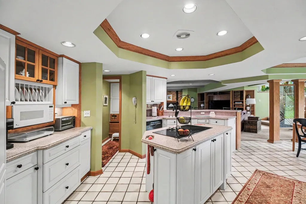 460 E Long Lake Road Bloomfield Hills City MI 48304