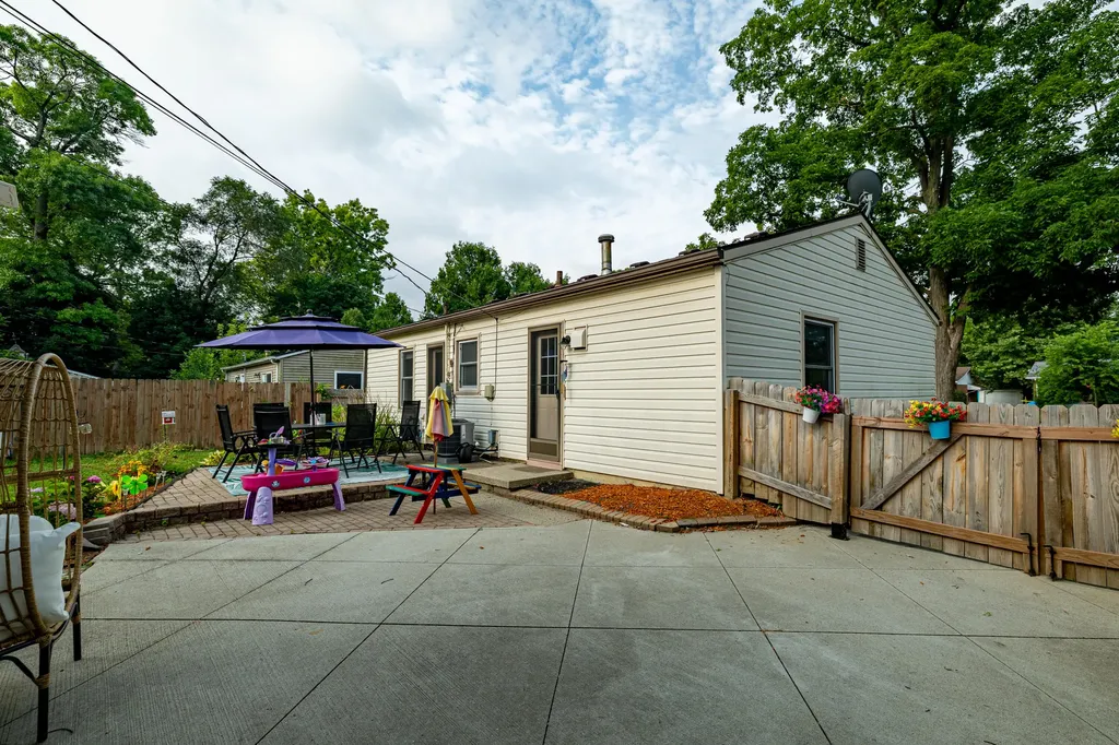 1036 N Maple Road Ann Arbor City MI 48103