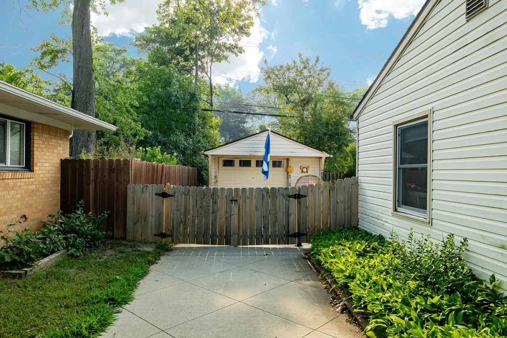 1036 N Maple Road Ann Arbor City MI 48103