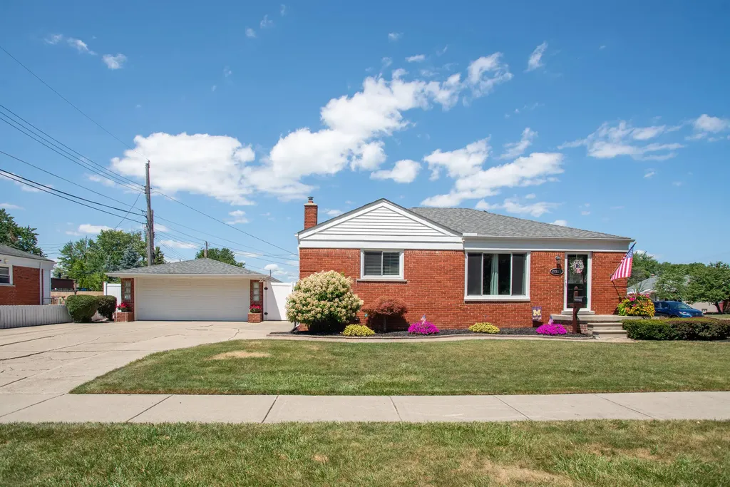 22225 Love Street St. Clair Shores City MI 48082