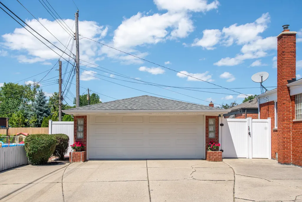 22225 Love Street St. Clair Shores City MI 48082
