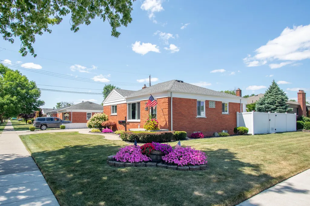22225 Love Street St. Clair Shores City MI 48082