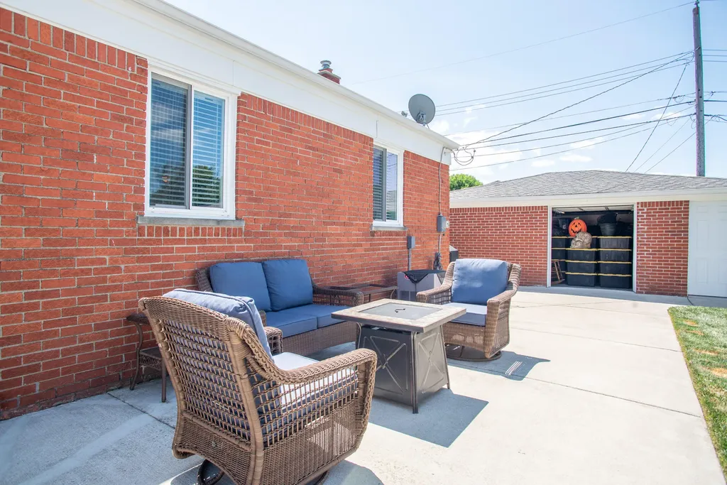 22225 Love Street St. Clair Shores City MI 48082