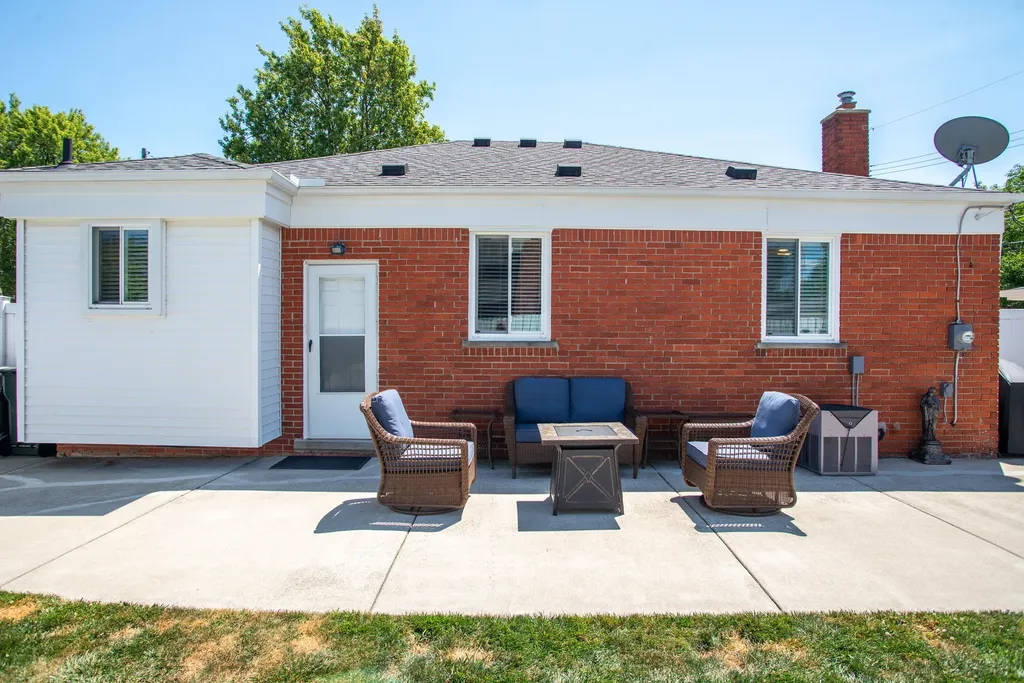 22225 Love Street St. Clair Shores City MI 48082
