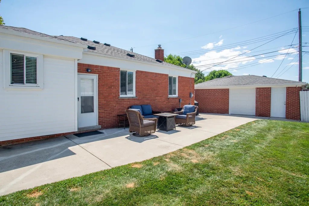 22225 Love Street St. Clair Shores City MI 48082