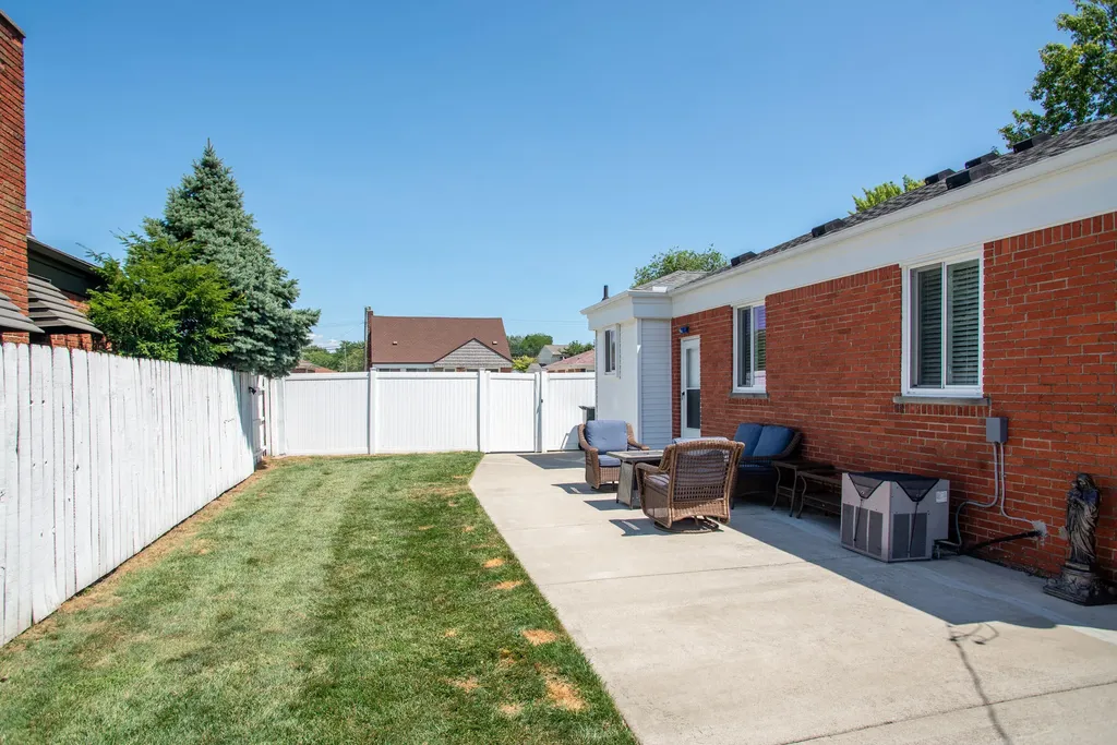 22225 Love Street St. Clair Shores City MI 48082