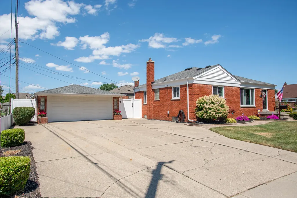22225 Love Street St. Clair Shores City MI 48082