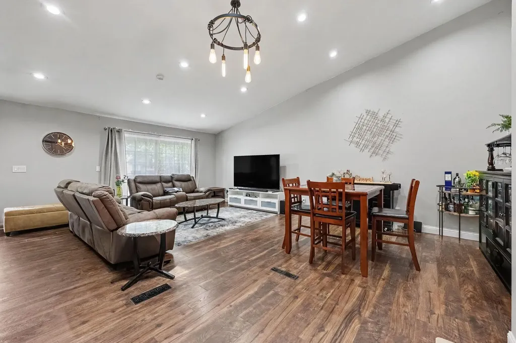 41325 Southwind Drive Canton Charter Township MI 48188