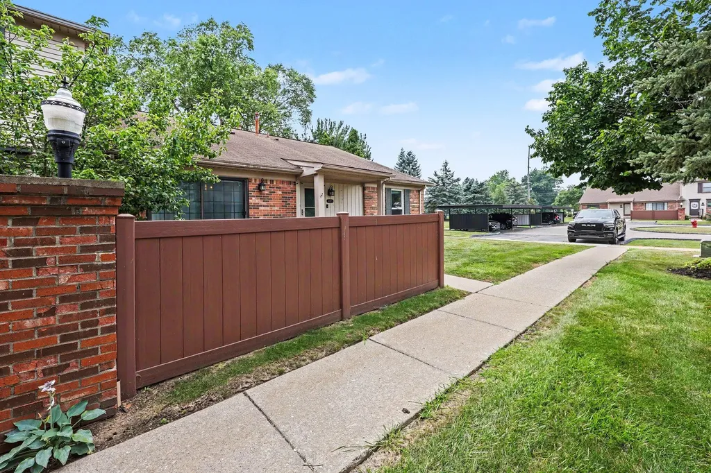 41325 Southwind Drive Canton Charter Township MI 48188