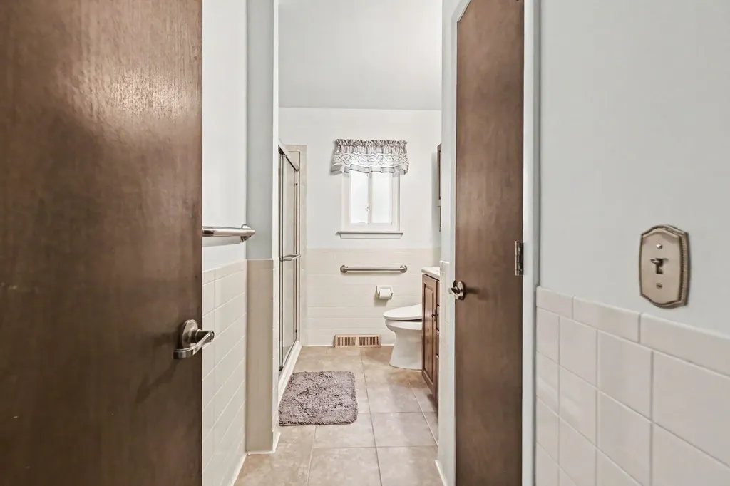 234 Trinity Circle Lansing City MI 48911