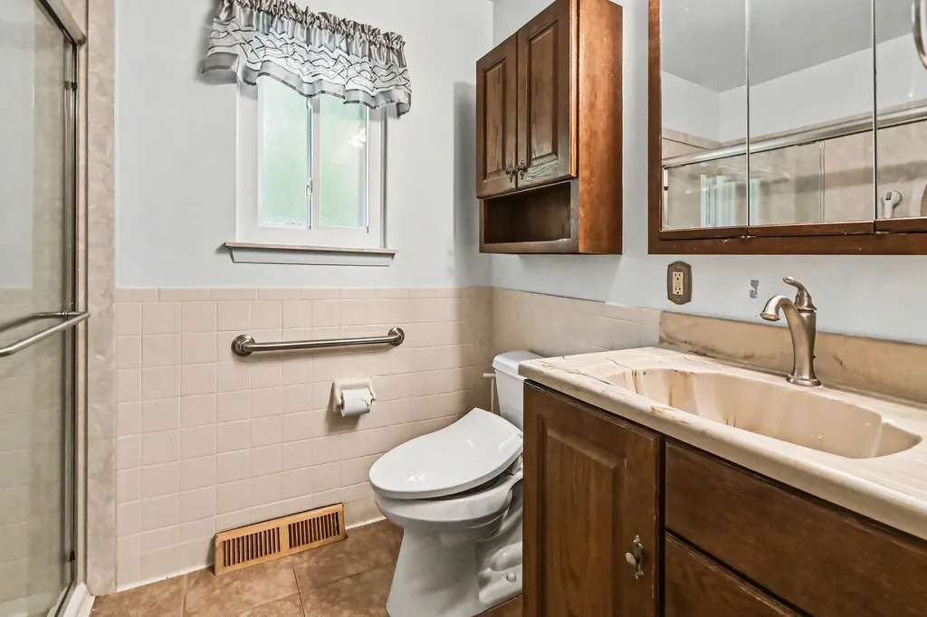 234 Trinity Circle Lansing City MI 48911