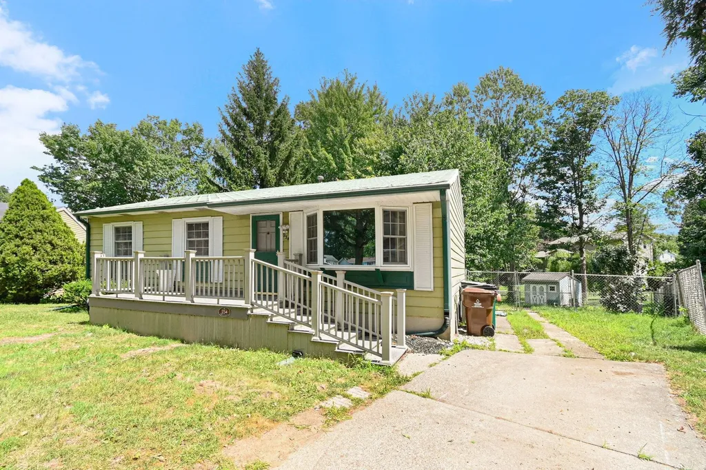234 Trinity Circle Lansing City MI 48911