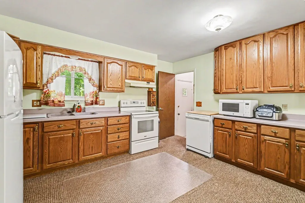 234 Trinity Circle Lansing City MI 48911