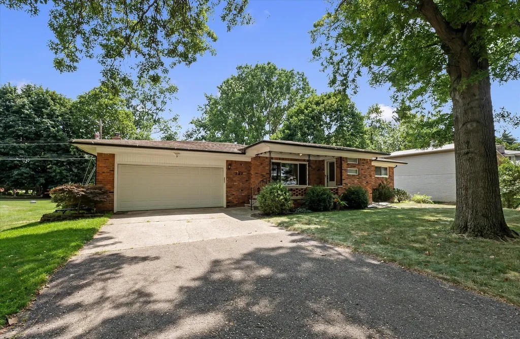 349 Nesbit Lane Rochester Hills City MI 48309