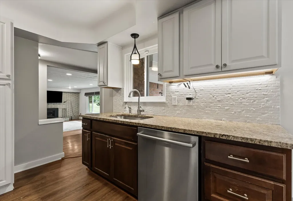 349 Nesbit Lane Rochester Hills City MI 48309