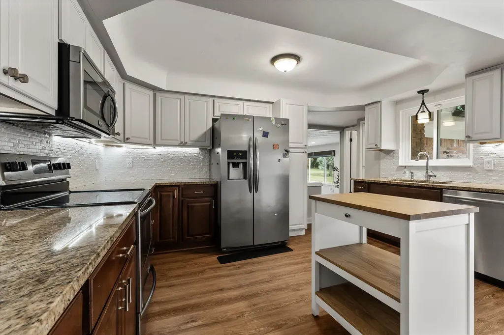 349 Nesbit Lane Rochester Hills City MI 48309