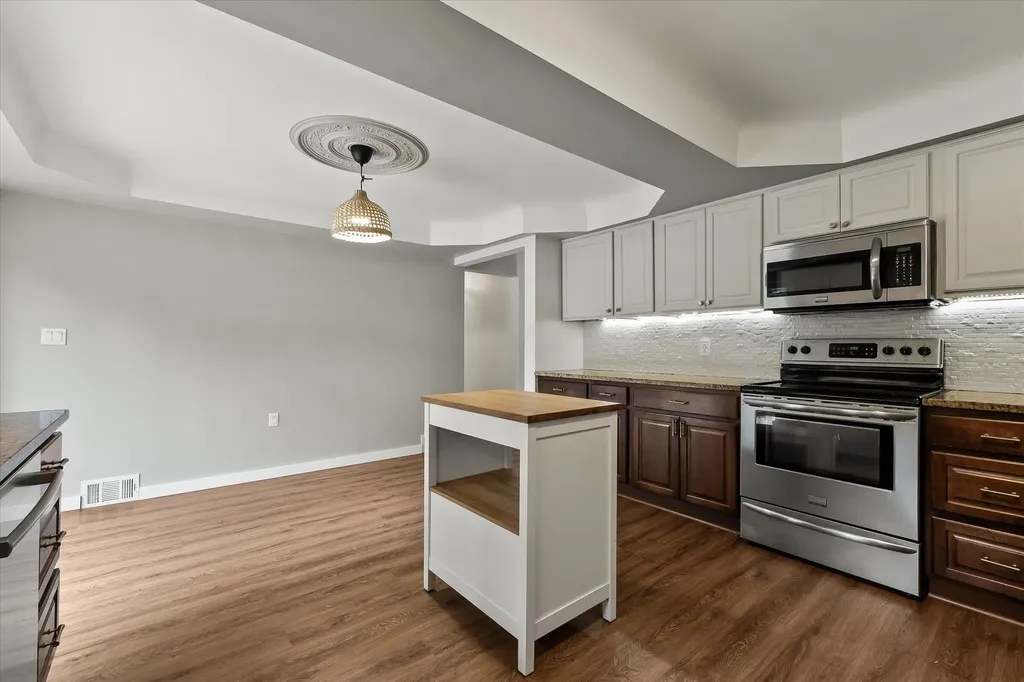 349 Nesbit Lane Rochester Hills City MI 48309